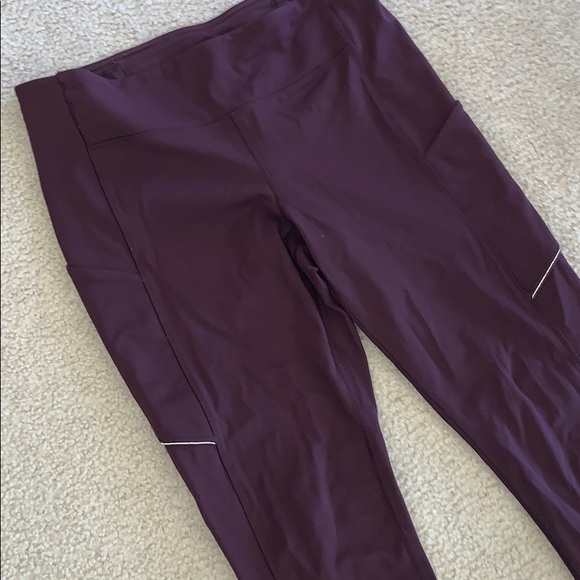 Lulu lemon speed up 28’ maroon leggings - Picture 2 of 5